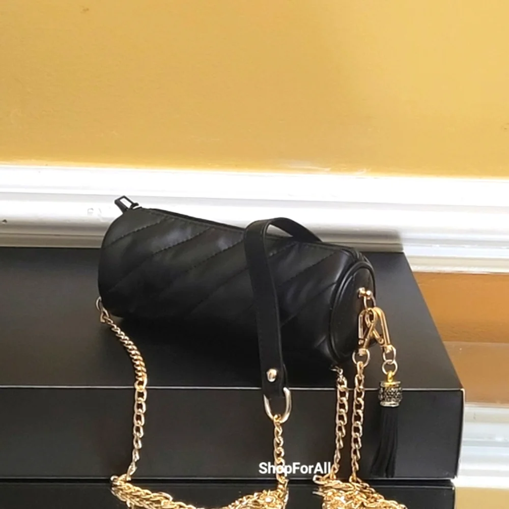 Yves Saint Laurent - Picture 3 of 16